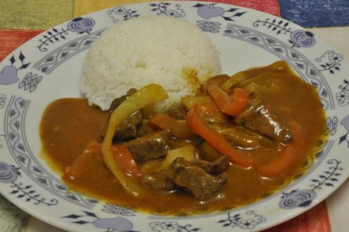 Hovězí kostičky s paprikou  – Snadné Česko recept, zvládnete za 30 - 45 minut